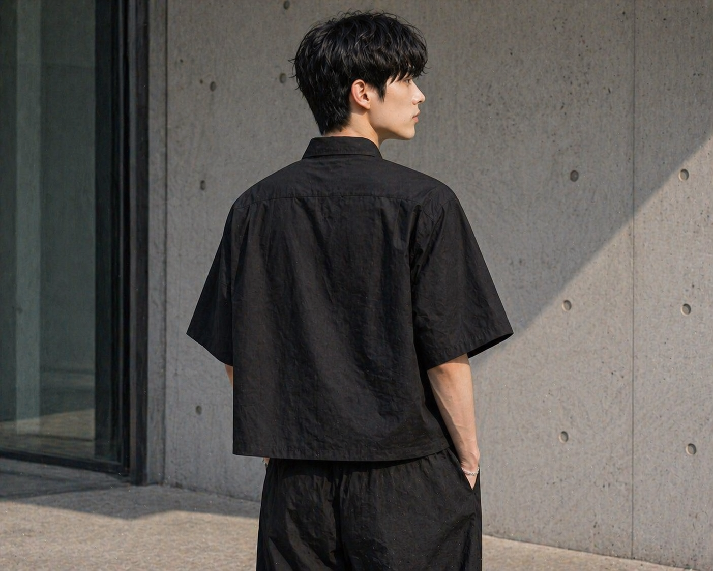 Seoul Shadow boxy fit oversized shirt casual streetwear look