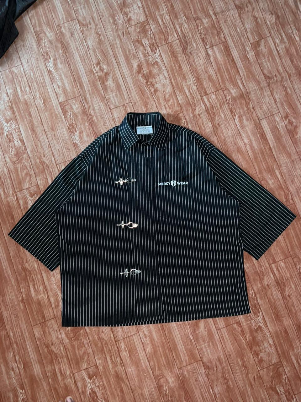 Oversized cropped black striped shirt with metal clasp closure easy wear cotton shirt